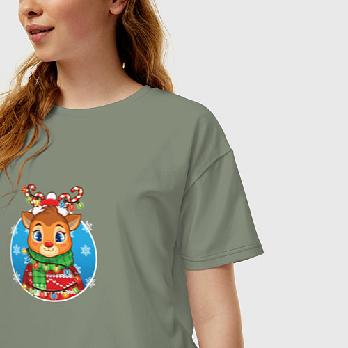 Женская футболка оверсайз Новогодний олень с гирляндой / Авокадо – фото 3