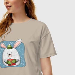 Футболка оверсайз женская Заяц с подарком, цвет: миндальный — фото 2