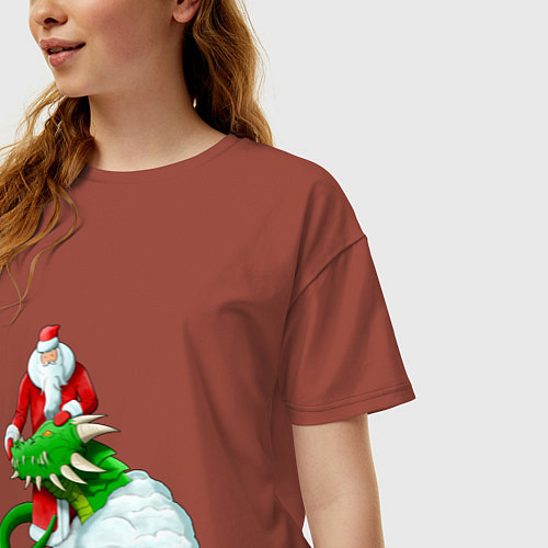 Женская футболка оверсайз Дед мороз и дракон / Кирпичный – фото 3