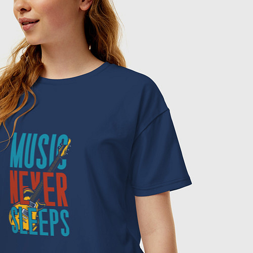 Женская футболка оверсайз Музыка не спит надпись / Тёмно-синий – фото 3