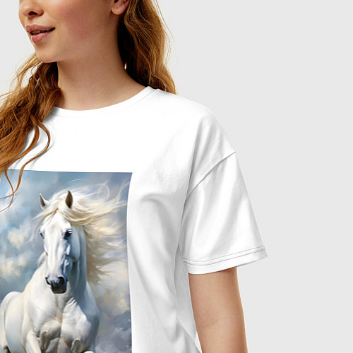 Женская футболка оверсайз Белая лошадь на фоне неба / Белый – фото 3