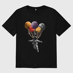 Футболка оверсайз женская Космонавт в космосе парит на планетах, цвет: черный