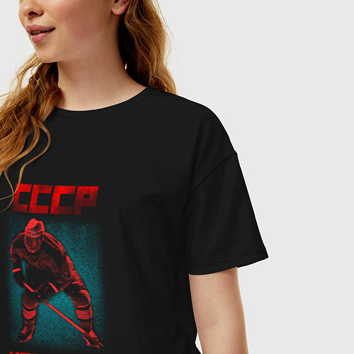 Женская футболка оверсайз СССР Красная Машина хоккеист с клюшкой в шлеме / Черный – фото 3
