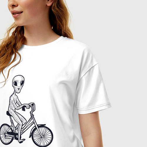 Женская футболка оверсайз Пришелец на велике / Белый – фото 3