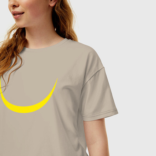 Женская футболка оверсайз Желтый полумесяц улыбкой / Миндальный – фото 3