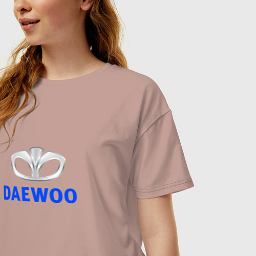 Женская футболка оверсайз Daewoo sport auto logo / Пыльно-розовый – фото 3