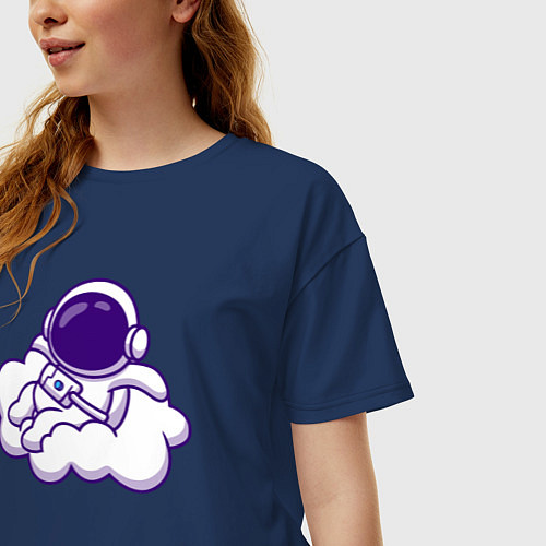 Женская футболка оверсайз Космонавт на облачке / Тёмно-синий – фото 3