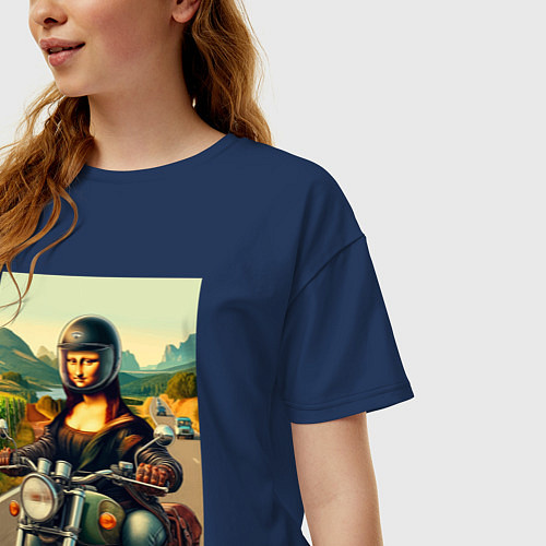 Женская футболка оверсайз Mona Lisa on a motorcycle - ai art / Тёмно-синий – фото 3