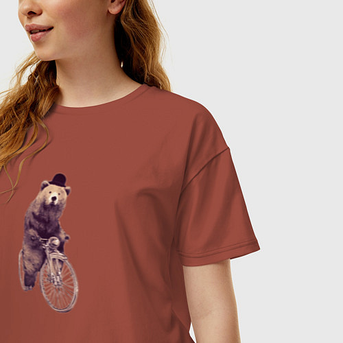 Женская футболка оверсайз Медведь на велосипеде / Кирпичный – фото 3