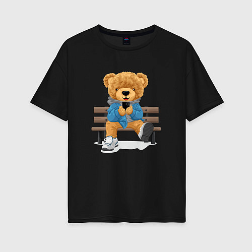 Женская футболка оверсайз Плюшевый медведь на скамейке / Черный – фото 1