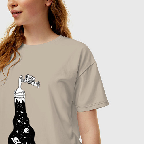 Женская футболка оверсайз Художник космонавт / Миндальный – фото 3