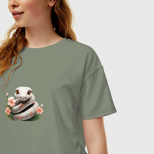 Женская футболка оверсайз Милая змейка в цветах / Авокадо – фото 3