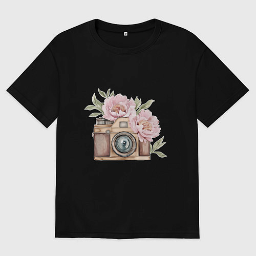 Женская футболка оверсайз Фотоаппарат с пионами / Черный – фото 1