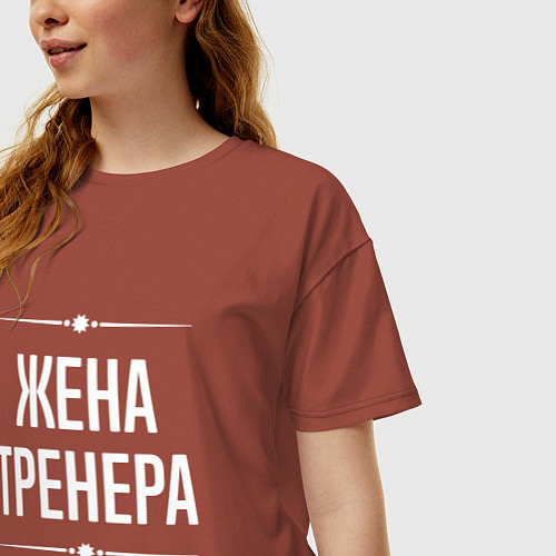 Женская футболка оверсайз Жена тренера на темном / Кирпичный – фото 3