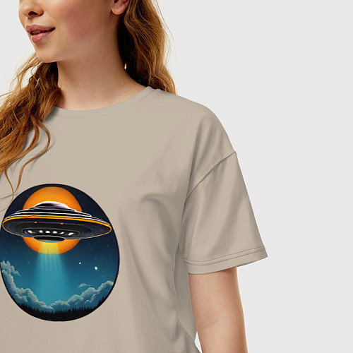 Женская футболка оверсайз Космическая тарелка / Миндальный – фото 3