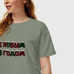 Футболка оверсайз женская Надпись с новым годом с елкой, цвет: авокадо — фото 2