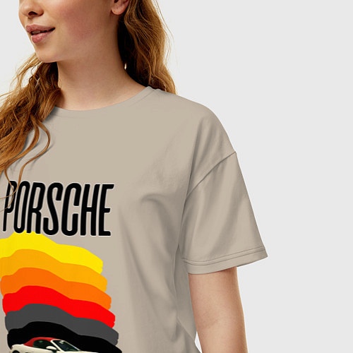 Женская футболка оверсайз Автомобиль Porsche на фоне флага ФРГ / Миндальный – фото 3