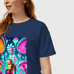 Футболка оверсайз женская Морти сидит на грибе рядом с Риком, цвет: тёмно-синий — фото 2