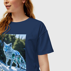 Футболка оверсайз женская Кристальный волк на снегу, цвет: тёмно-синий — фото 2