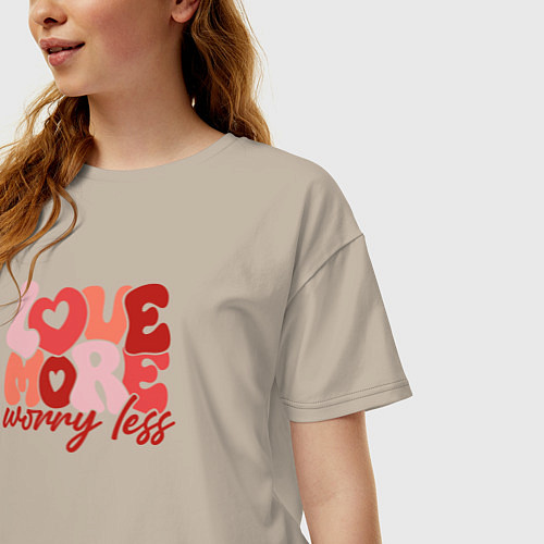 Женская футболка оверсайз Love more worry less / Миндальный – фото 3