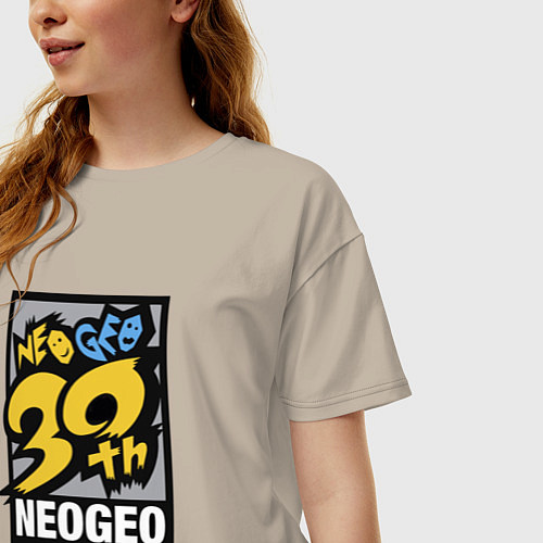 Женская футболка оверсайз Neo geo - anniversary / Миндальный – фото 3