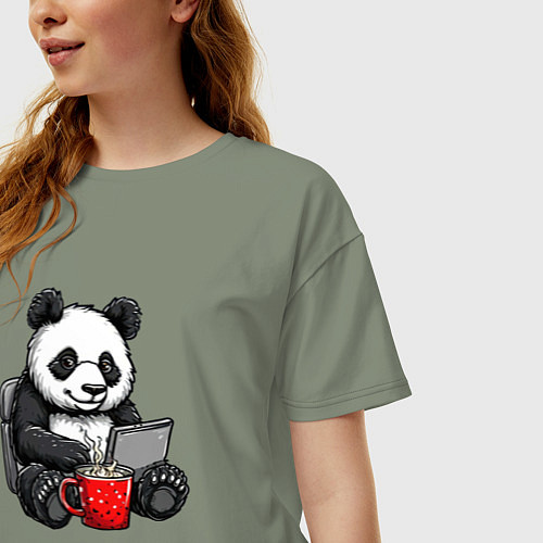 Женская футболка оверсайз Панда с кофе за ноутбуком / Авокадо – фото 3