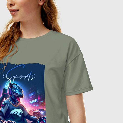 Женская футболка оверсайз Cyber panther is esports player - neon glow / Авокадо – фото 3