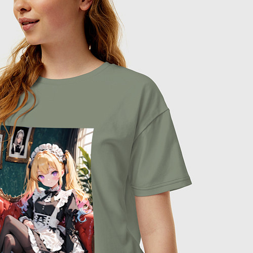 Женская футболка оверсайз Лоли-горничная сидит в кресле / Авокадо – фото 3