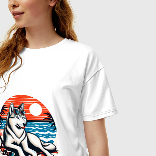 Женская футболка оверсайз Хаски отдыхает на пляже / Белый – фото 3