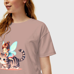 Футболка оверсайз женская Фея верхом на кошке, цвет: пыльно-розовый — фото 2