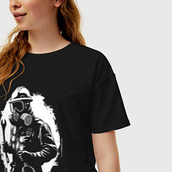 Футболка оверсайз женская Нефтяник в противогазе, цвет: черный — фото 2