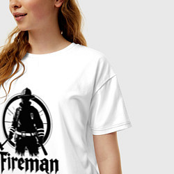 Футболка оверсайз женская Пожарный с топором в круге, цвет: белый — фото 2