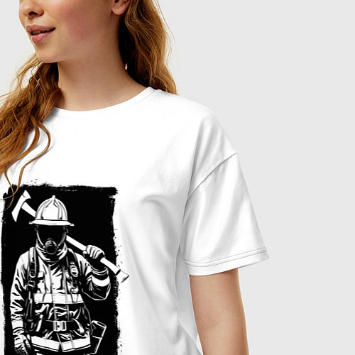 Женская футболка оверсайз Пожарный с топором / Белый – фото 3