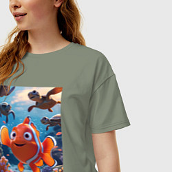 Футболка оверсайз женская Рыбка клоун плавает с черепахами, цвет: авокадо — фото 2
