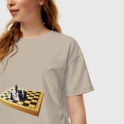 Футболка оверсайз женская Шахматные фигуры на деревянной доске, цвет: миндальный — фото 2