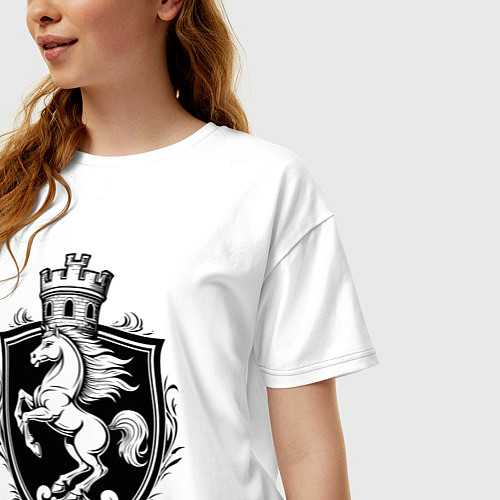 Женская футболка оверсайз Герб с конем и башней / Белый – фото 3