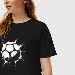 Футболка оверсайз женская Футбольный мяч в белой краске, цвет: черный — фото 2