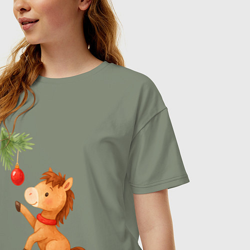 Женская футболка оверсайз Лошадка с елочным шариком / Авокадо – фото 3