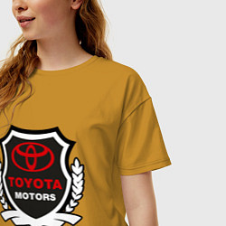 Футболка оверсайз женская Тойота моторс герб, цвет: горчичный — фото 2