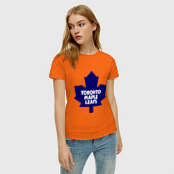 Футболка хлопковая женская Toronto Maple Leafs цвета оранжевый — фото 2