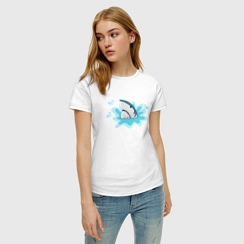 Женская футболка Акула в воде / Белый – фото 3
