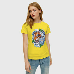 Футболка хлопковая женская Тигр в цветах, цвет: желтый — фото 2