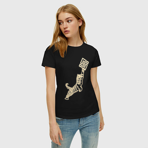 Женская футболка Бинанс с тигром в неоновом свечении / Черный – фото 3