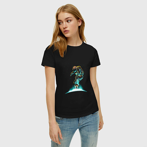 Женская футболка Astronaut on a skateboard / Черный – фото 3