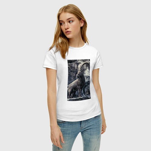 Женская футболка Горный козел на фоне скалы / Белый – фото 3