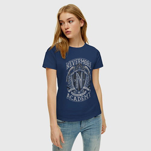 Женская футболка Академия Невермор герб / Тёмно-синий – фото 3