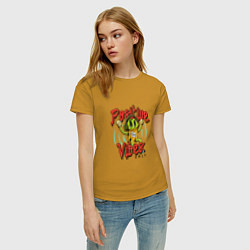 Футболка хлопковая женская Positive vibes only phrase, цвет: горчичный — фото 2