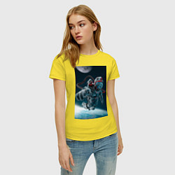 Футболка хлопковая женская Космонавт над землей, цвет: желтый — фото 2