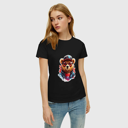 Женская футболка Модный медведь в кепке и в очках / Черный – фото 3