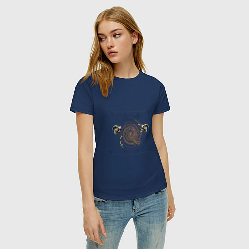 Женская футболка Водоворот природных оттенков / Тёмно-синий – фото 3